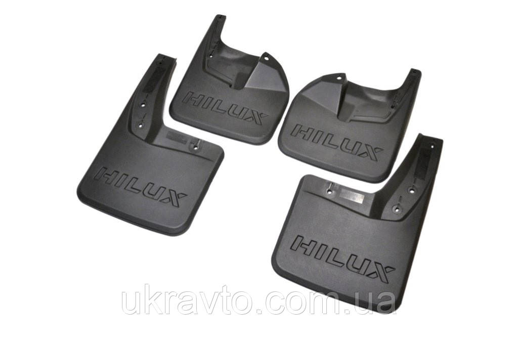 Бризковики Toyota Hilux 2015+ з логотипом, (4шт.)