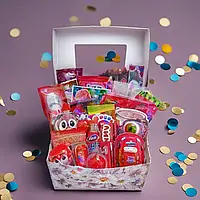 Коробка сладостей для девочки, Детский сладкий подарок, Бокс с вкусняшками красного цвета