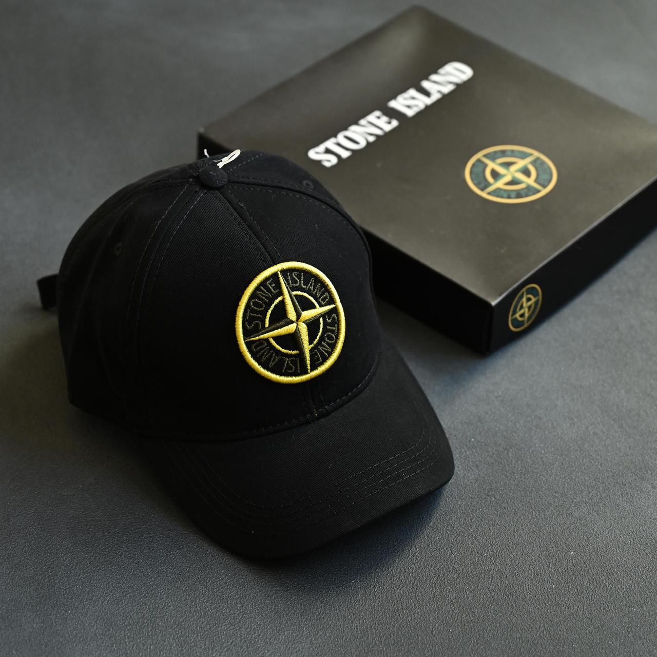 Кепка Stone ISland Black кепка чорна з вишитими лого золотистого кольору модель унісекс один розмір
