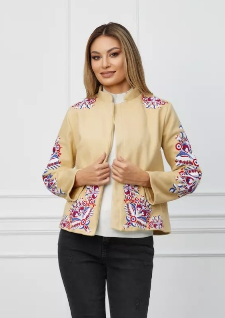 Жіночий вишитий піджак, жакет бежевого кольору із кашемірової тканини з оригінальною вишивкою