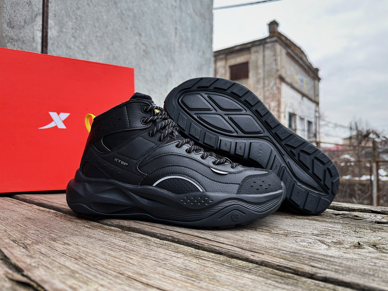 Чоловічі зимові кросівки напівчеревики з хутром Xtep Retro Shoes 977419370037 водонепроникні