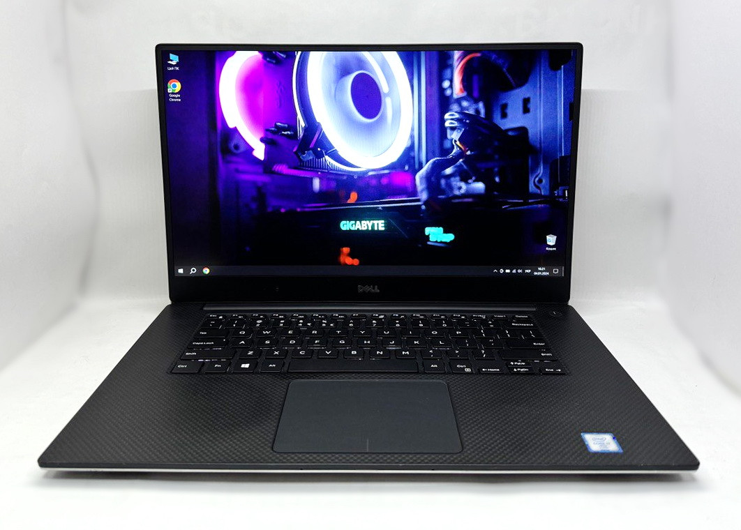 Ноутбук Dell Precision 5520 15.6"  Intel Core i7-6820HQ 2.7 GHz 16 GB RAM 256 GB SSD Black Б/В