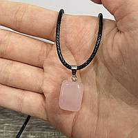 Натуральный камень Розовый кварц - кулон талисман в форме "мини блок" на шнурке - подарок парню, девушке