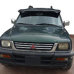 Козирьок на лобове скло чорний глянець  5мм для Mitsubishi L200 1996-2006 рр