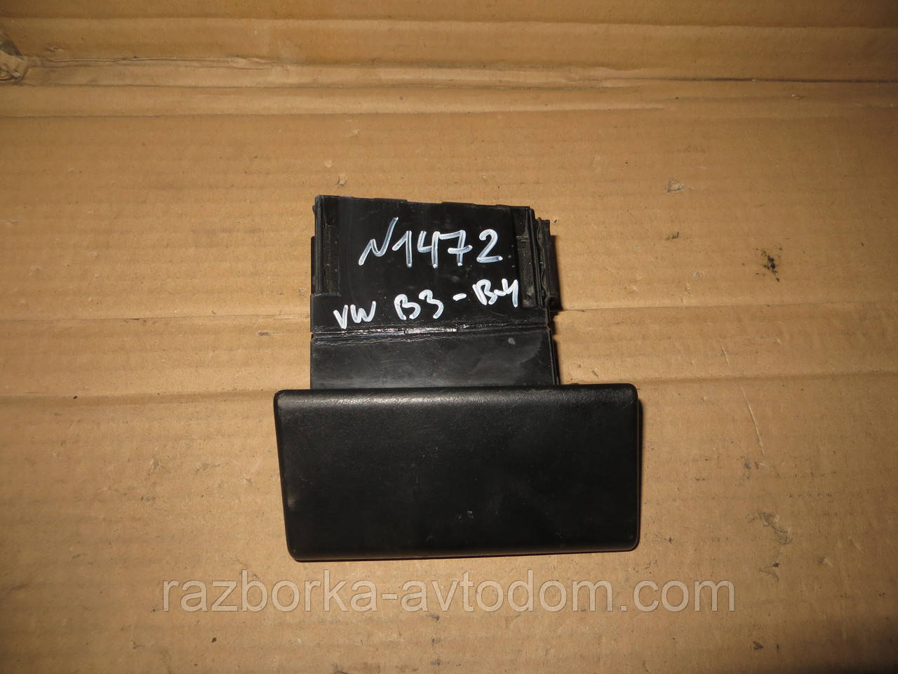 Пепельниця передня VW Passat B3 (88-93) OE:357857961