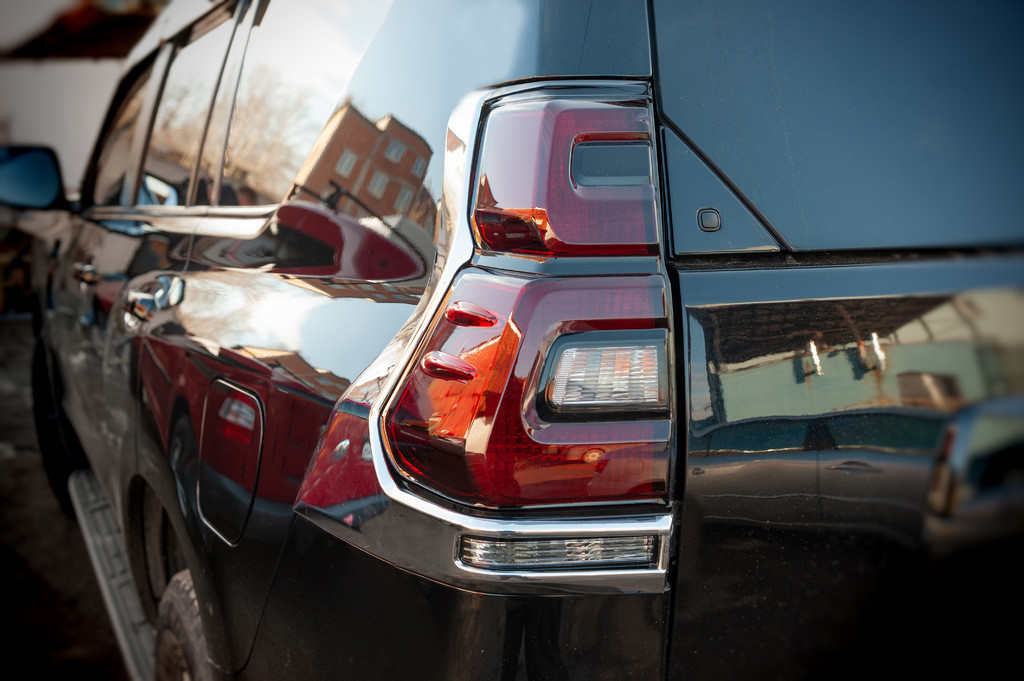 Накладки на стопи V2  2 шт.  2018-2025  для Toyota Land Cruiser Prado 150