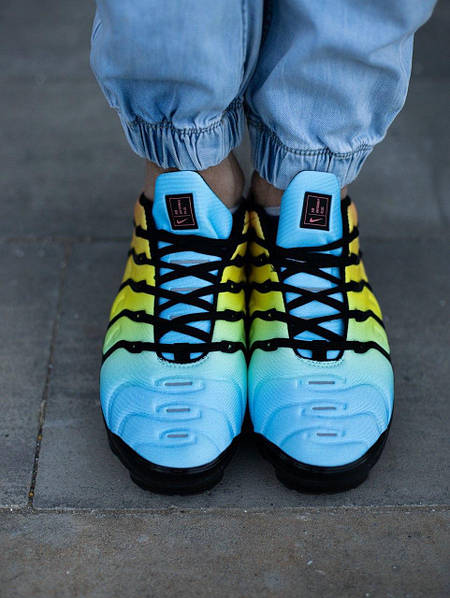 Air vapormax plus tropical sunset hotsell