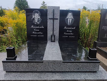 Європейський подвійний пам'ятник закритий квітник із граніту на могилу 2400*2200