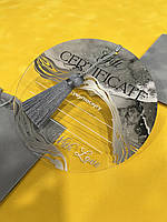 Універсальний подарунковий сертифікат із акрилу з китицеюу оксамитовому конверті