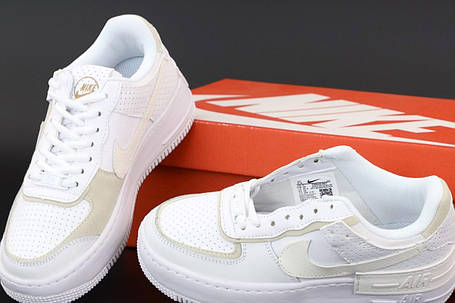 Жіночі кросівки Nike Air Force White Взуття Найк Аір Форс білі шкіряні низькі повсякденні демісезон, фото 1
