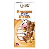 Шоколад молочний зі шматочками фундуку та пластівцями Choceur Knusper Milch Riegel 200г Німеччина
