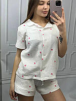 Муслиновая женская пижама белая с розовими сердечками Рубашка+шорти