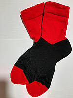 В'язані чоловічі шкарпетки ручної роботи червоного кольору