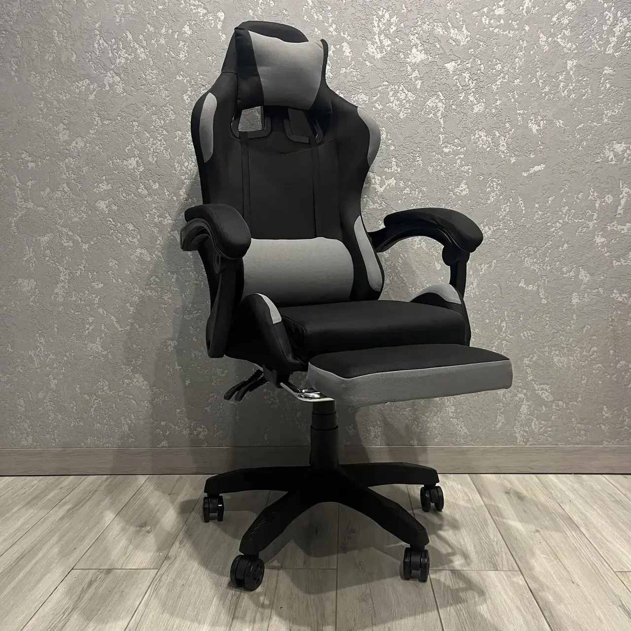 Крісло геймерське з тканини Prestige 730 темно-сіре ігрове з підставкою для ніг