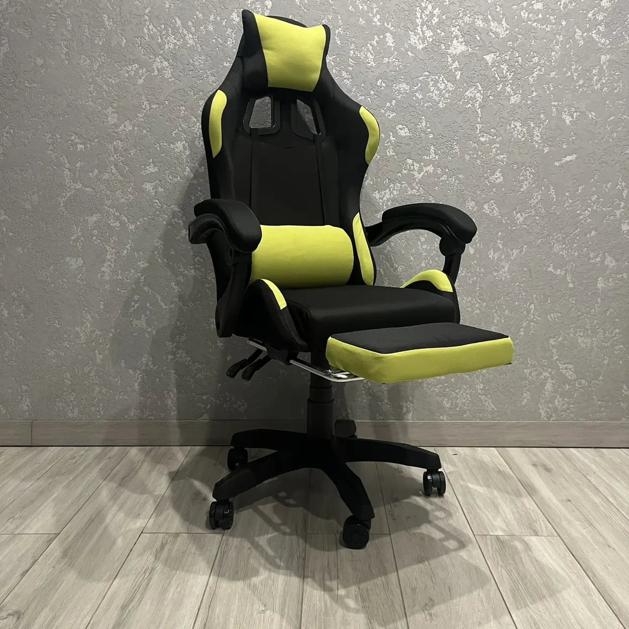 Крісло геймерське з тканини Prestige 730 чорно-зелене ігрове з підставкою для ніг, фото 1