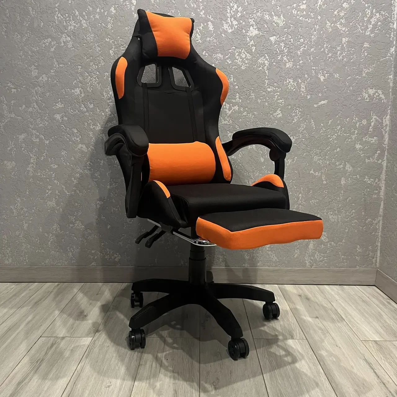 Крісло геймерське з тканини Prestige 730 чорно-помаранчеве ігрове з підставкою для ніг, фото 1