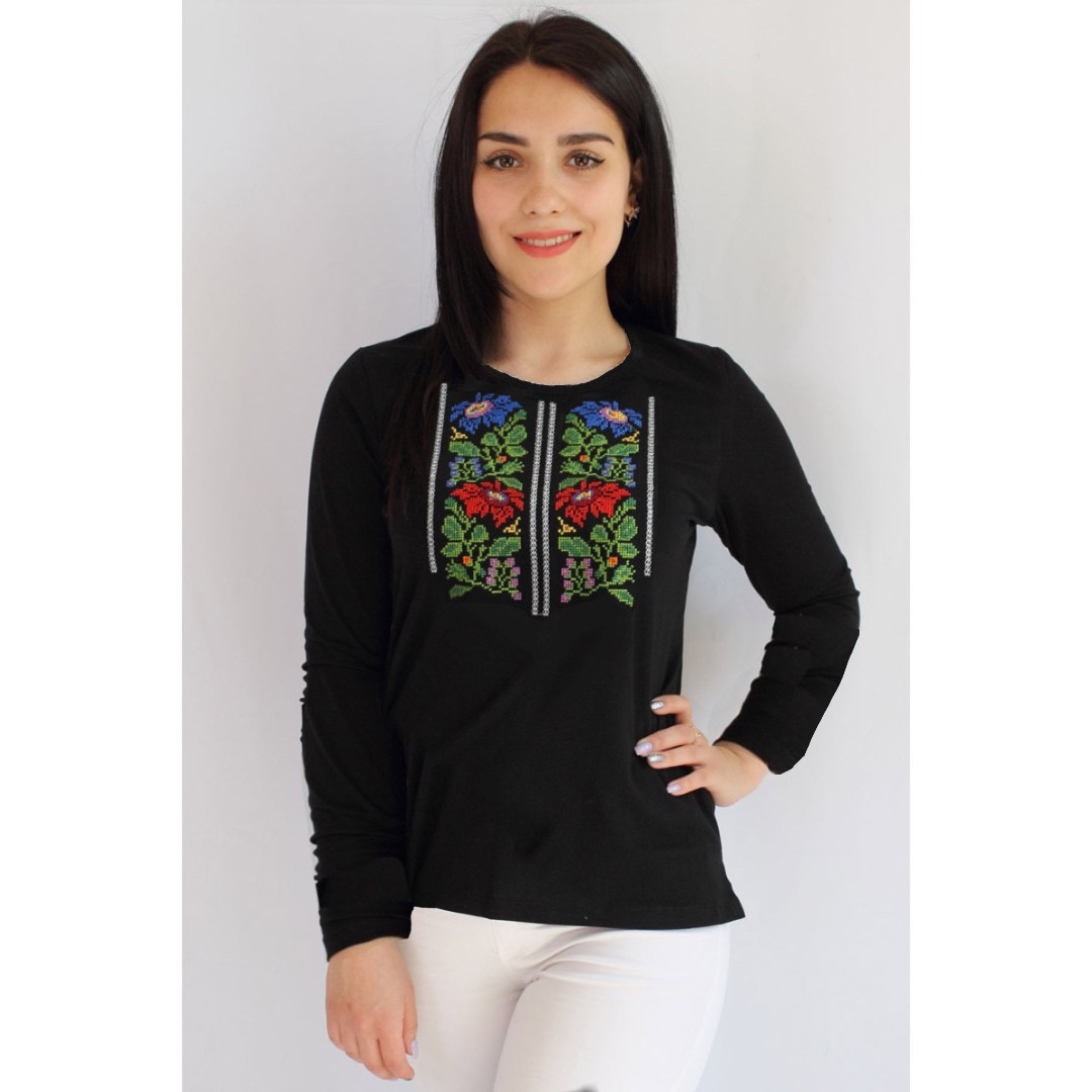 Вишитий жіночий лонгслів чорний з рослинним орнаментом, фото 1
