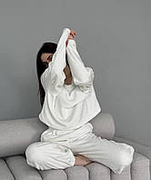 Теплая женская пижама кофта и штаны из приятного плюшевого велюра молочного оттенка
