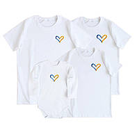 Сімейний комплект футболок білого кольору з вишитим синьо-жовтим сердечком