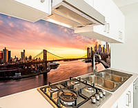Кухонная панель на стену жесткая мост Бруклинский на фоне города, с двухсторонним скотчем 62 х 205 см, 1,2 мм