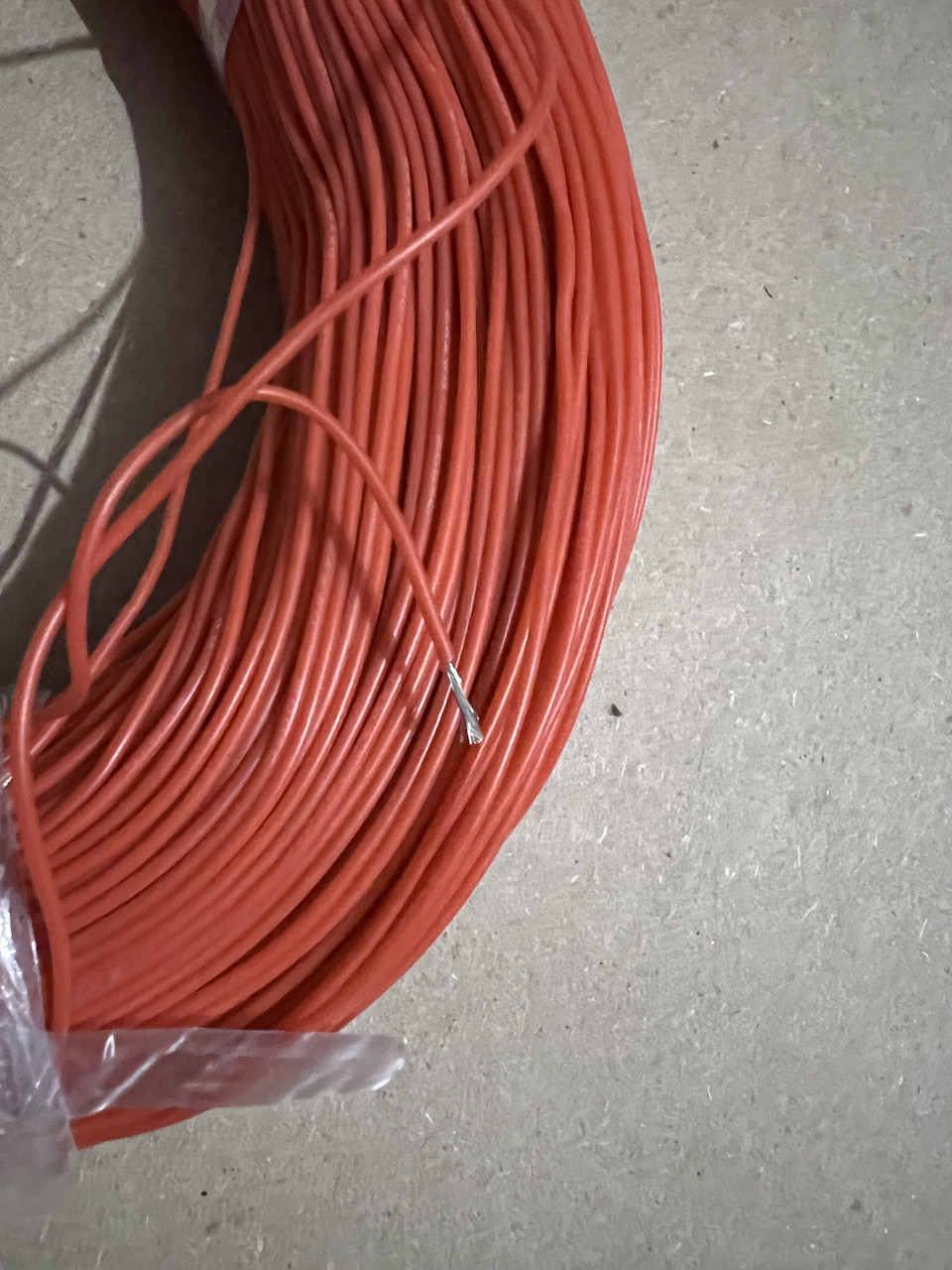 Кабель многожильный 24AWG в силиконовой изоляции красный - фото 2 - id-p2055342566