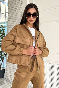 Стильна весняна куртка блейзер коротка з накладними кишенями замша кемел