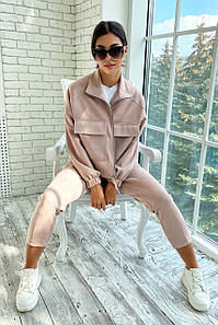 Стильна весняна куртка блейзер коротка з накладними кишенями замша пудрова