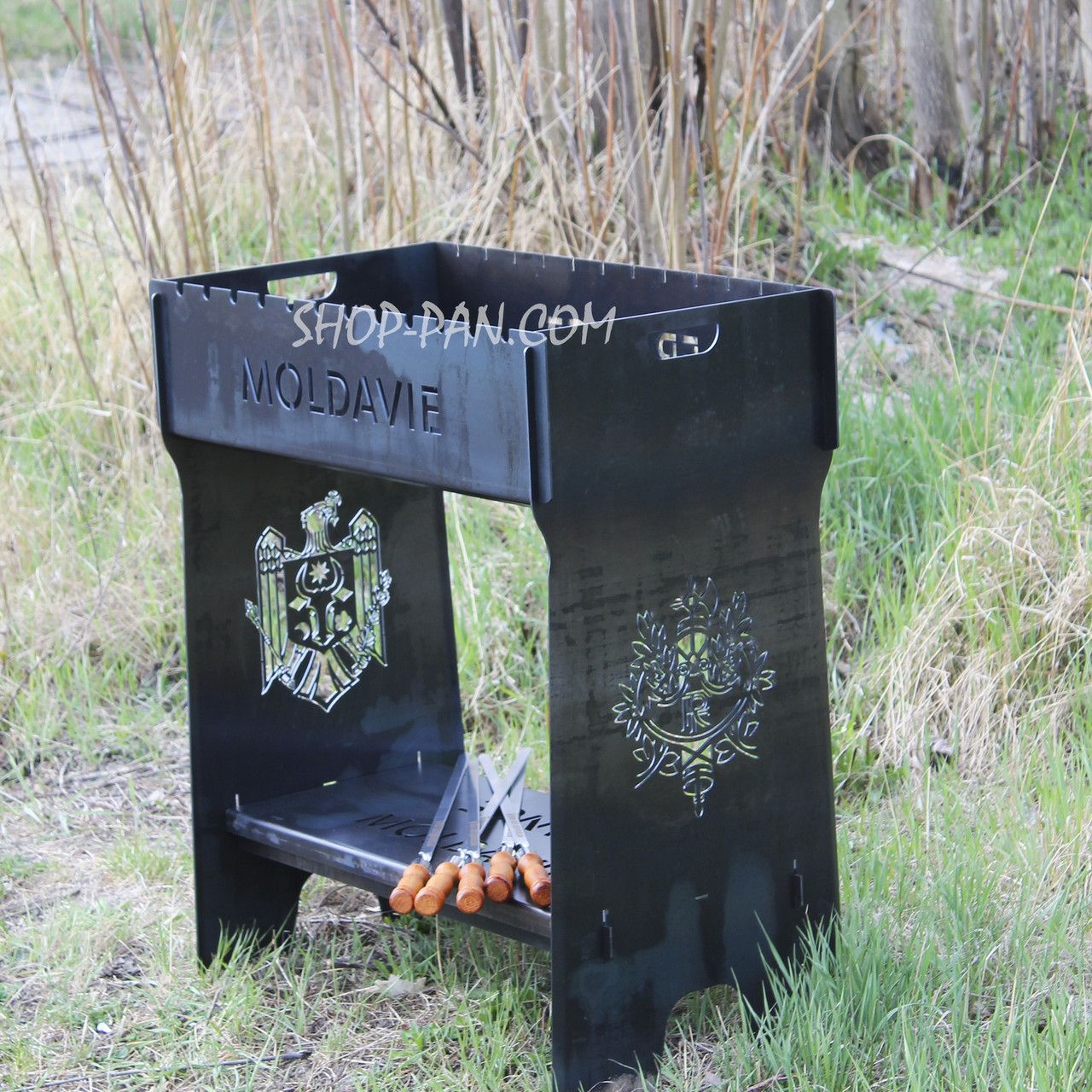 Мангал розбірний високий на 12 шампурів із підставкою для дров та індивідуальним гравіюванням — MOLDAVIE, фото 1
