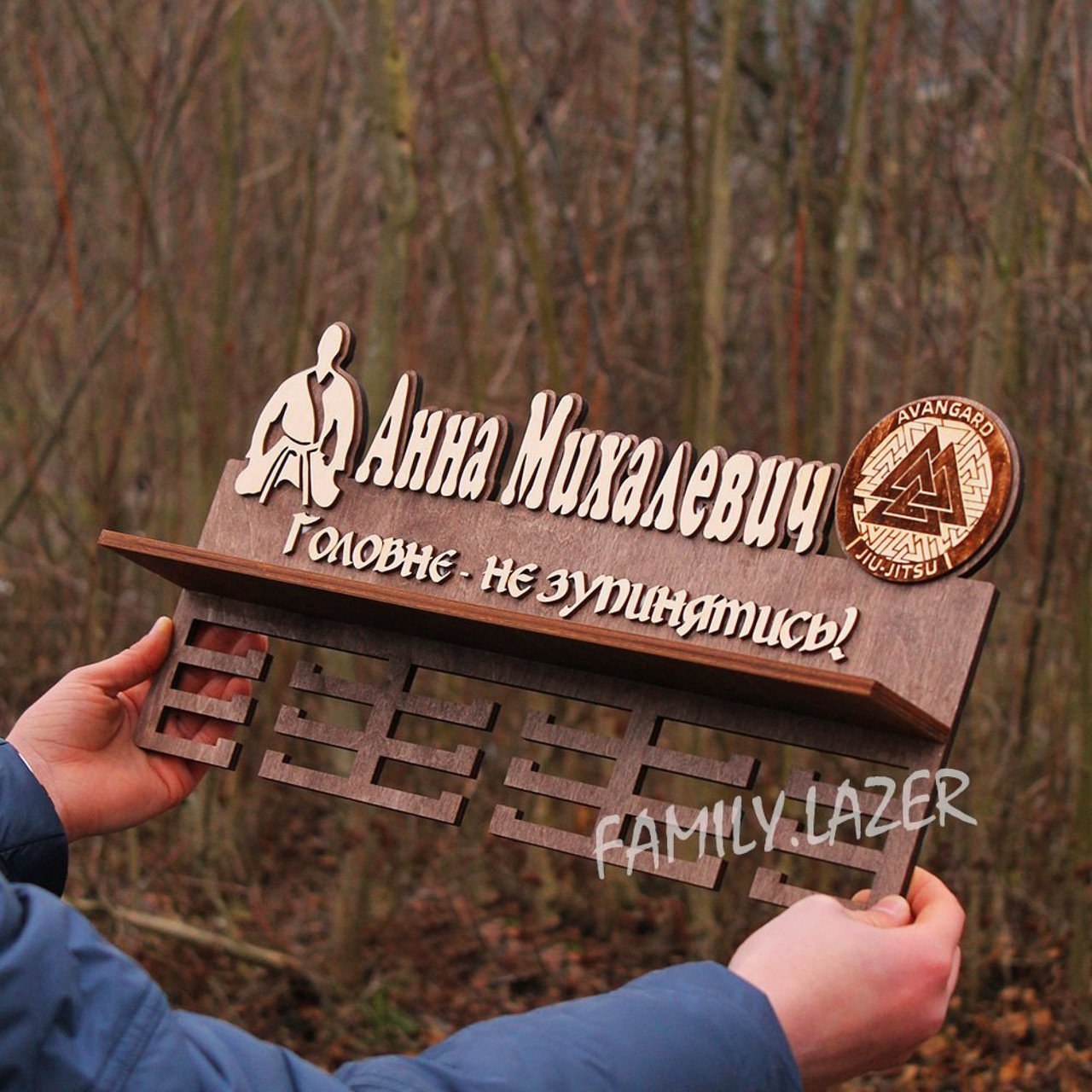 Медальниця з дерева, Медальниця з полицею, Дерев'яна медальниця, Медальниця 04, фото 1