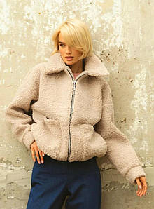 Куртка-тедді оверсайз на блискавку коротка молодіжна з хутра відкладний комір пудрова