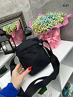 АКЦІЯ! К - чорна універсальна сумочка на одне відділення на блискавці - непромокаюча щільна тканина (5137)
