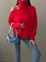Женский свитер с открытым плечом