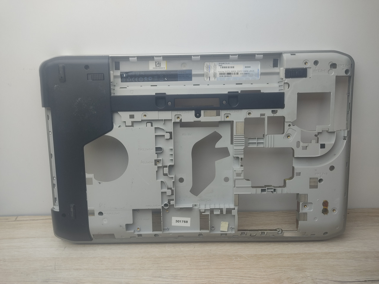 Dell latitude E5530 Корпус D (нижня частина корпусу) б/у