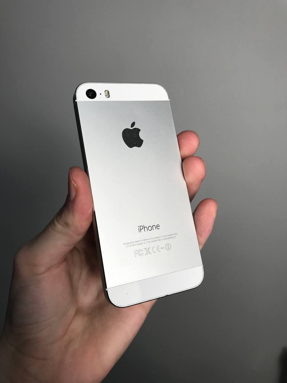 Смартфон Apple Iphone 5s 16 GB Silver