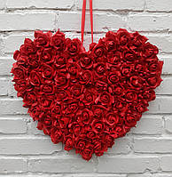 Декоративне червоне серце з червоних троянд 50 см