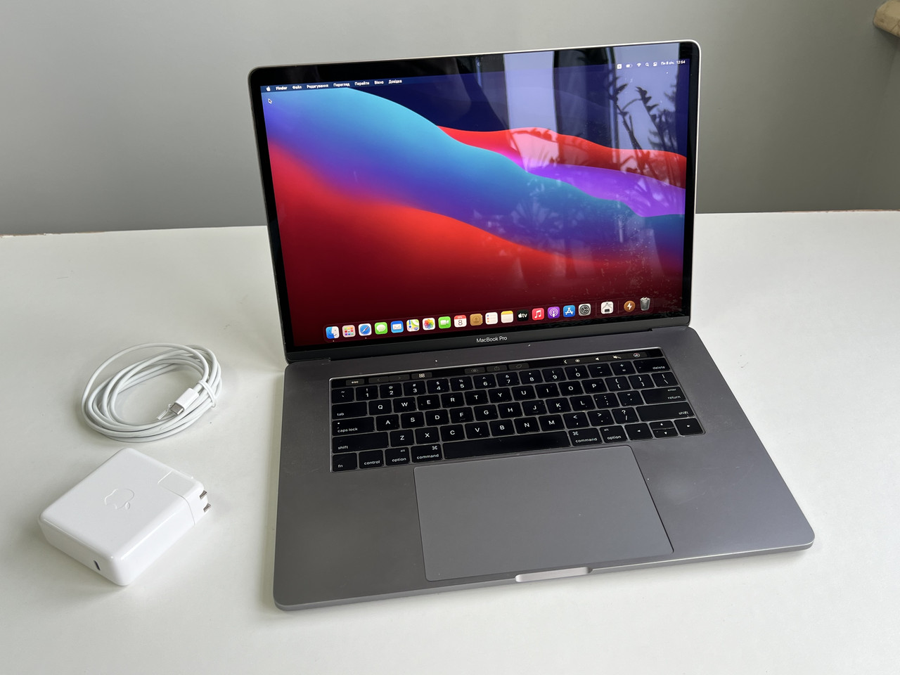 Ноутбук Apple Macbook Pro 15 2016 A1707 Touchbar i7 2.9 GHz 16GB RAM 512 SSD Radeon Pro 460 Оригінал