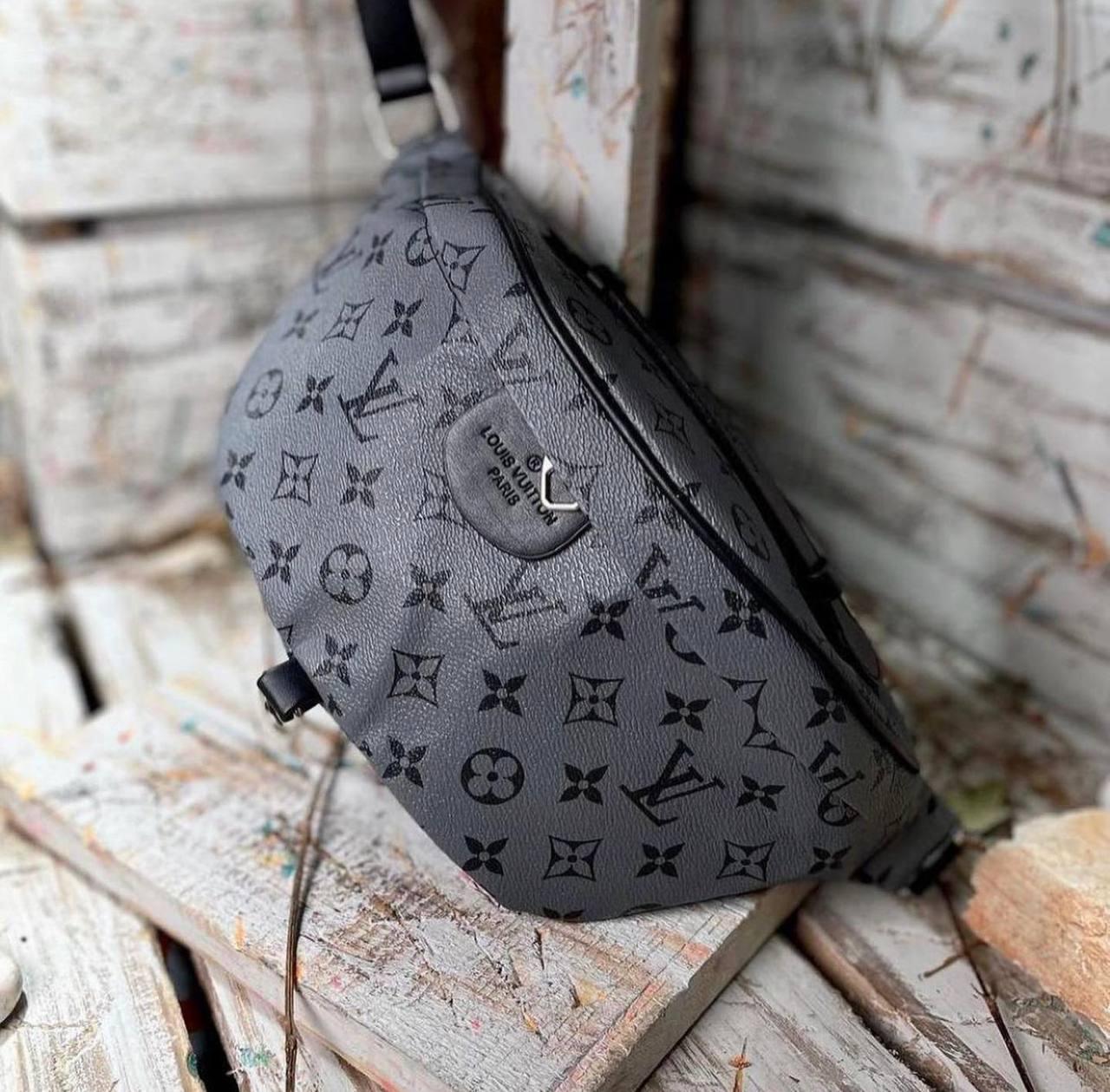 Бананка чоловіча Louis Vuitton Grey Black Луї Вітон поясна сумка еко шкіра сіра з ремінцем унісекс LV