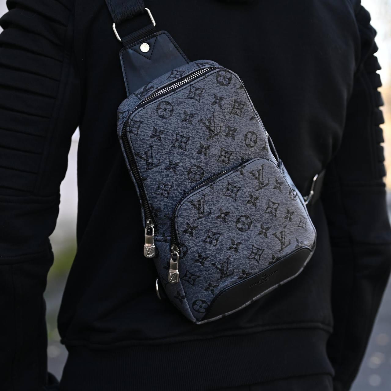 Чоловіча сумка-слінг Louis Vuitton Grey барсетка еко шкіри з регульованим ремінцем через плече для чоловіків