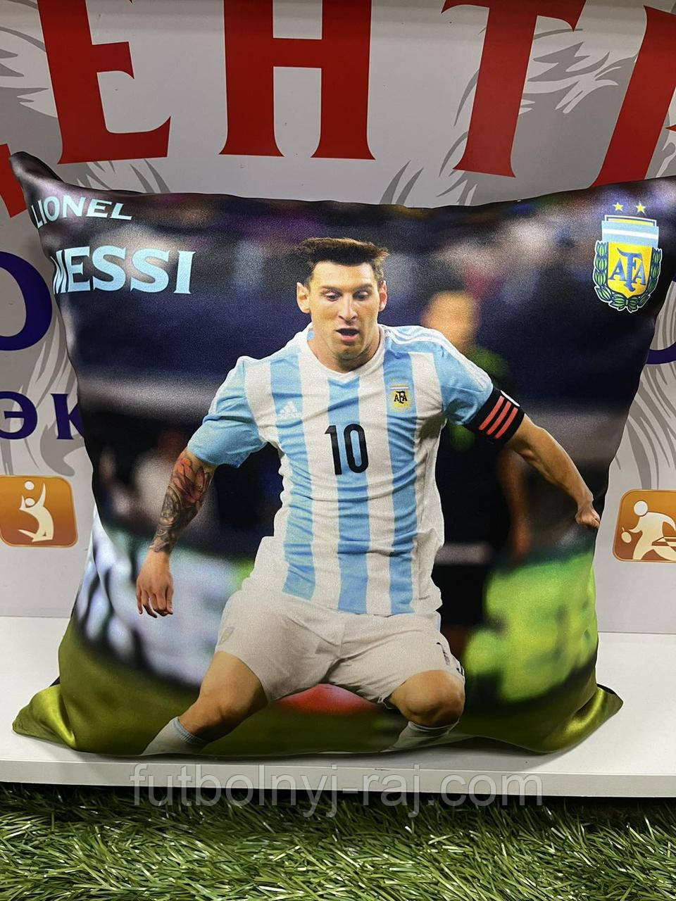 Подушка Lionel Messi.