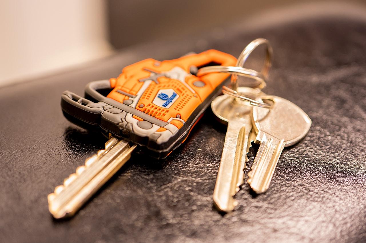 Брело-тримач для ключів "Бензопила Хускварна"