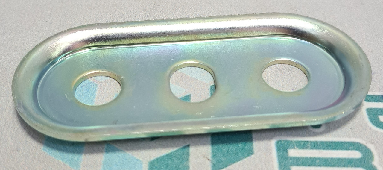 Пластина распорна під болти рульової рейки Lanos/Sens (GM)