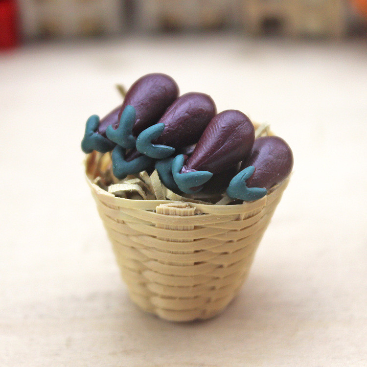 Мініатюрний кошик з баклажанами 3,2 см, фото 1