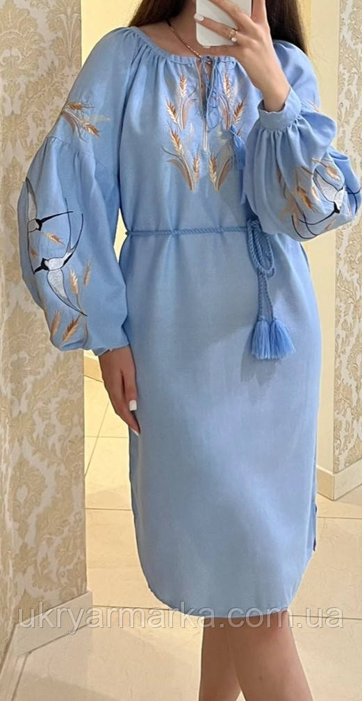 голубе вишите плаття бохо