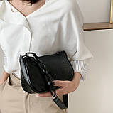 ДЕФЕКТ! Жіноча класична маленька сумка багет на ланцюжку ремінці рептилія чорна, фото 5