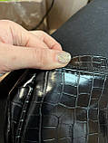 ДЕФЕКТ! Жіноча класична маленька сумка багет на ланцюжку ремінці рептилія чорна, фото 2