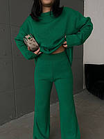 Тренд сезона - зеленый женский костюм
