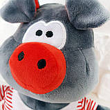 М'яка іграшка Zolushka Порося Хосе 23см в червоному (ZL1241), фото 3