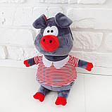 М'яка іграшка Zolushka Порося Хосе 23см в червоному (ZL1241), фото 4