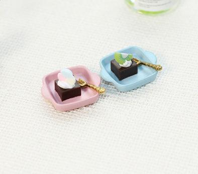 Мініатюра десерт на синьому блюдці 1.5 см, фото 1