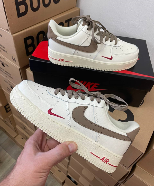 Жіночі кросівки Nike Air Force 1 low mocco Найк Аїр Форс білі з зеленим, фото 1